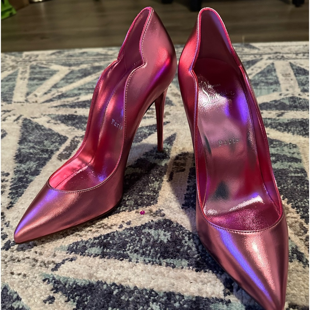 CHRISTIAN LOUBOUTIN pink heels SIZE 38 (8) but they fit more like a 37.5 (7.5)